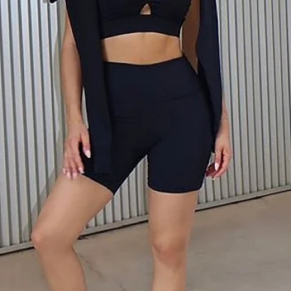 Black Women's On the Go Powerhold Shorts with Pocket